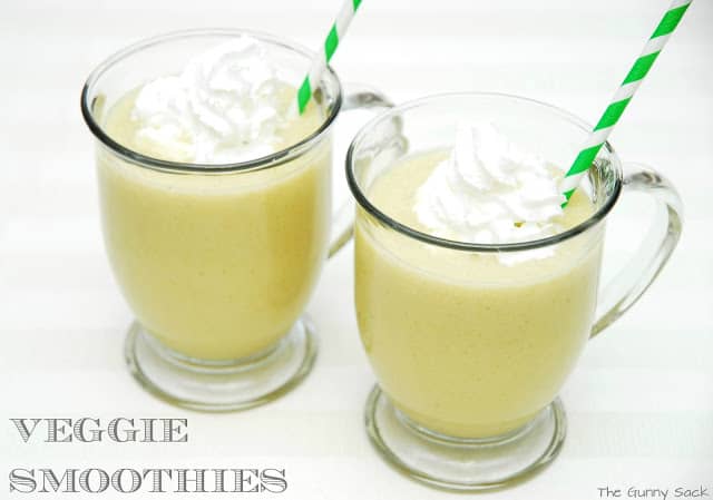 veggie smoothies in two cups