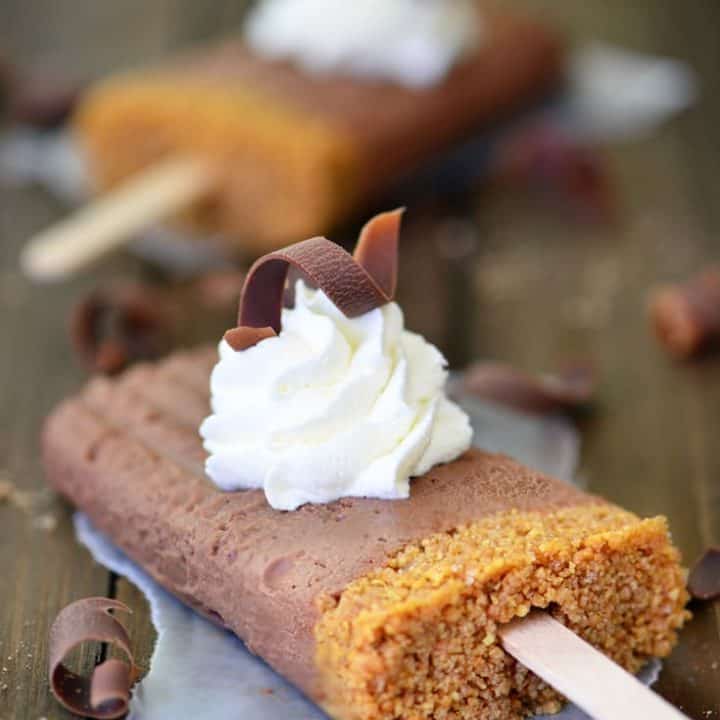 French Silk PIe Pops recipe. It's like pie in a popsicle form! | thegunnysack.com