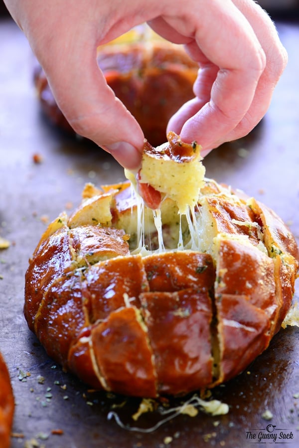 Bloomin' Pull Apart Cheese Bread Recipe With Pepperoni