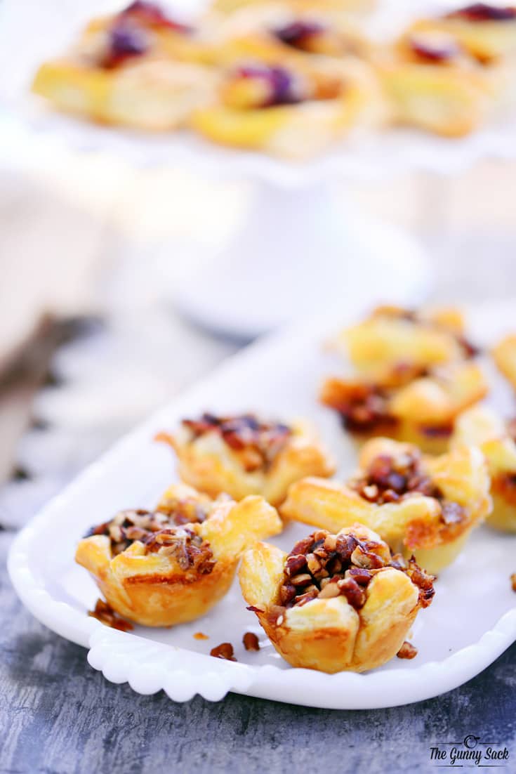 Apple Brie Bites With Pecans | A delicious holiday appetizer recipe!