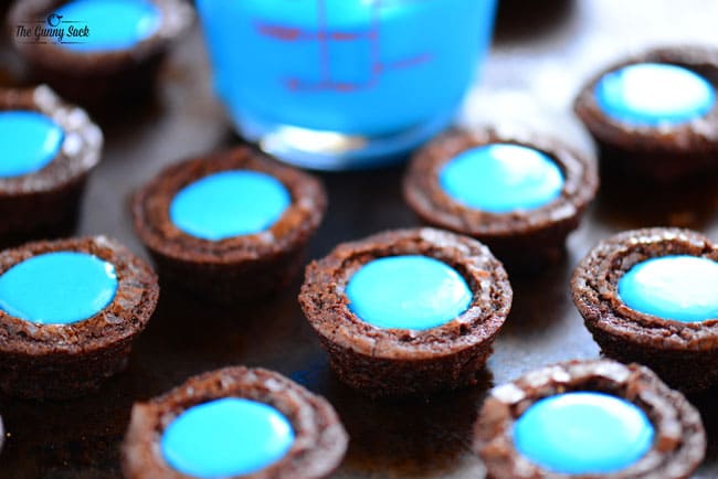 blue frosting in brownie cups