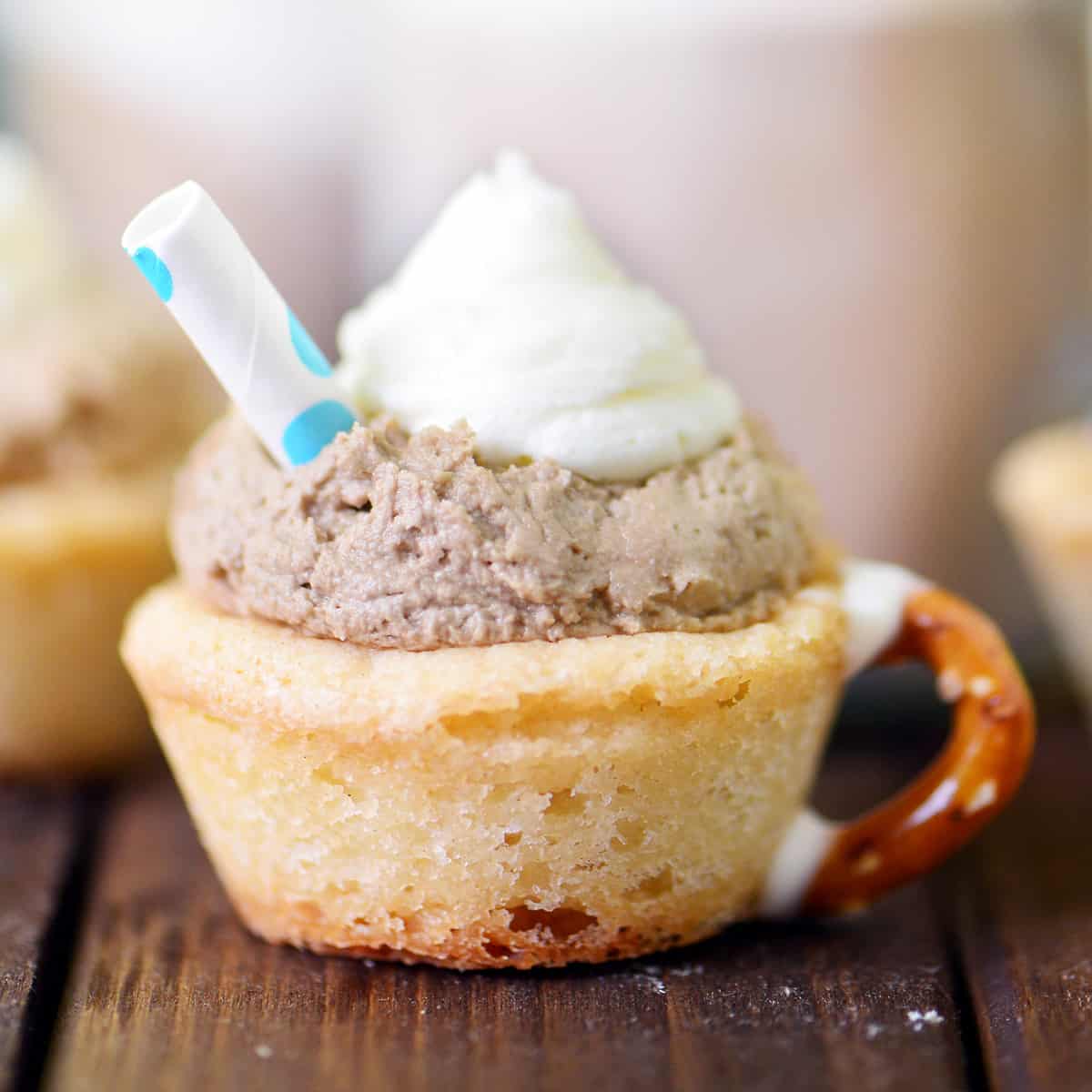 A root beer float cookie cups with a paper straw.