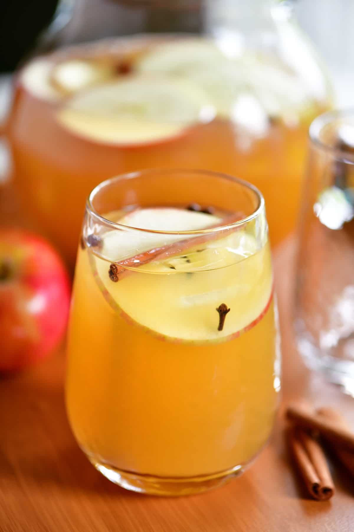 sparkling apple cider in cups