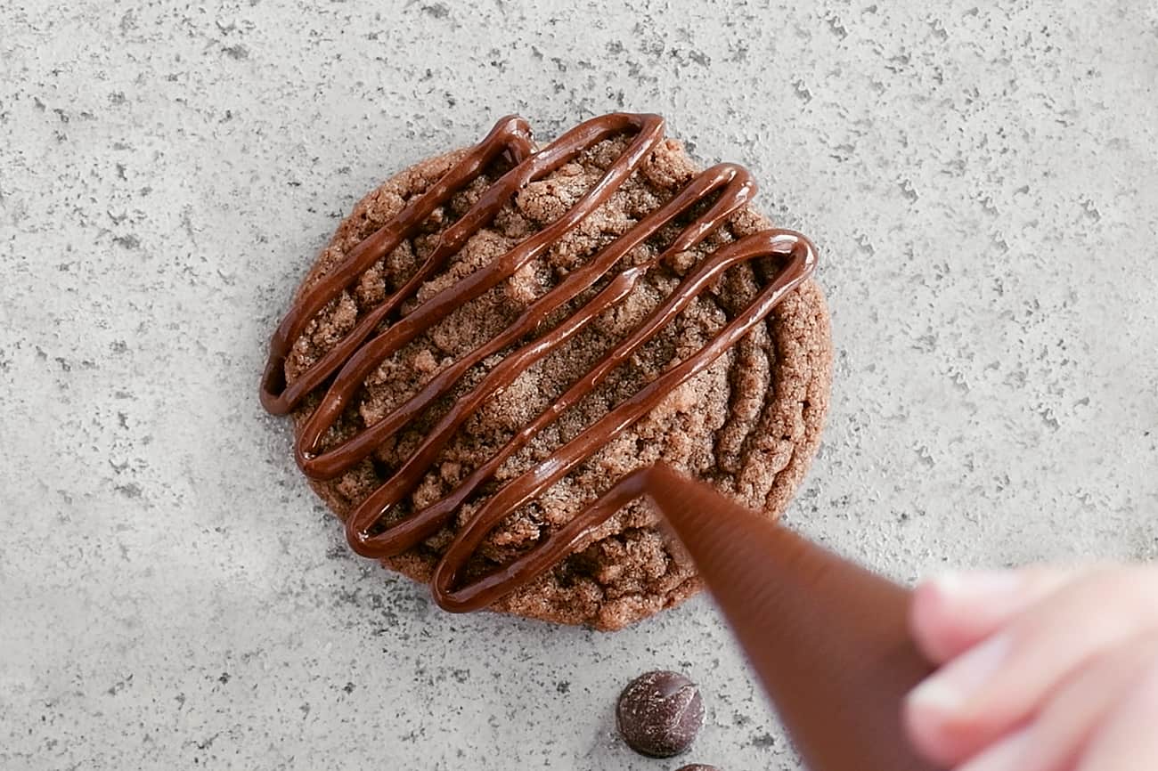 chocolate drizzle for chocolate cookies