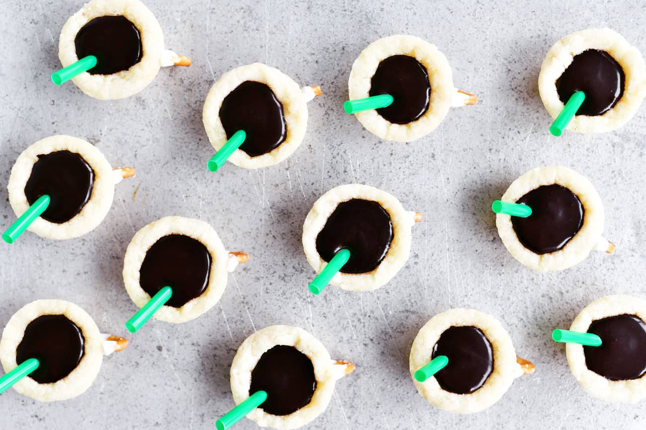 green straws in cookie cups