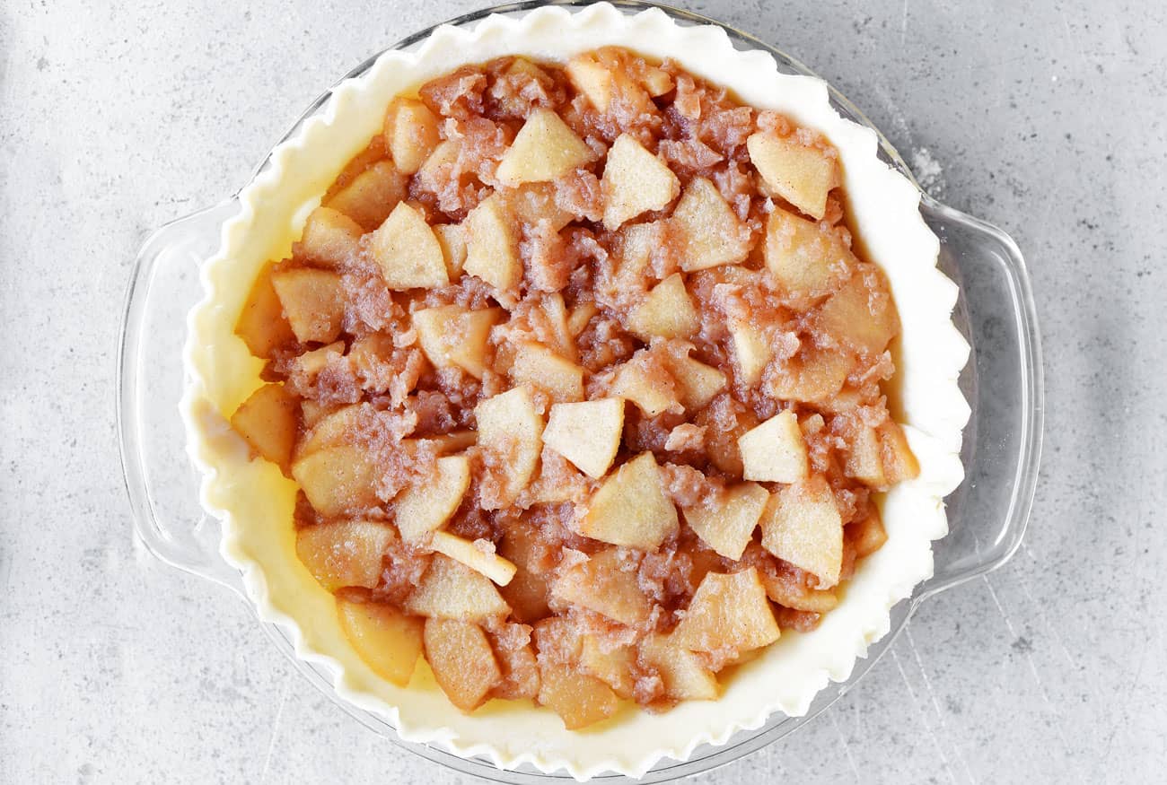 apple pie filling in pie crust