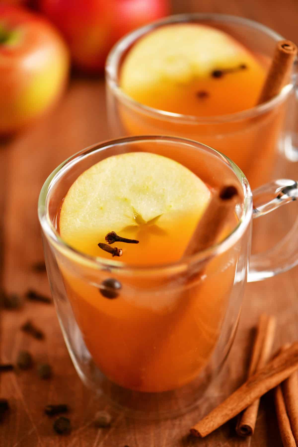 mulled cider in glass mugs