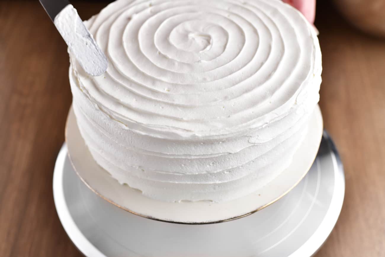 adding a swirl decoration into the frosting