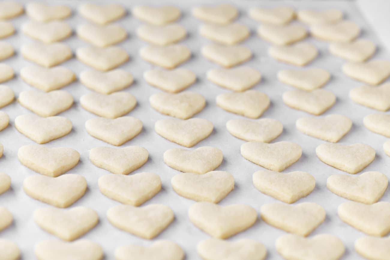 rows of baked cookies