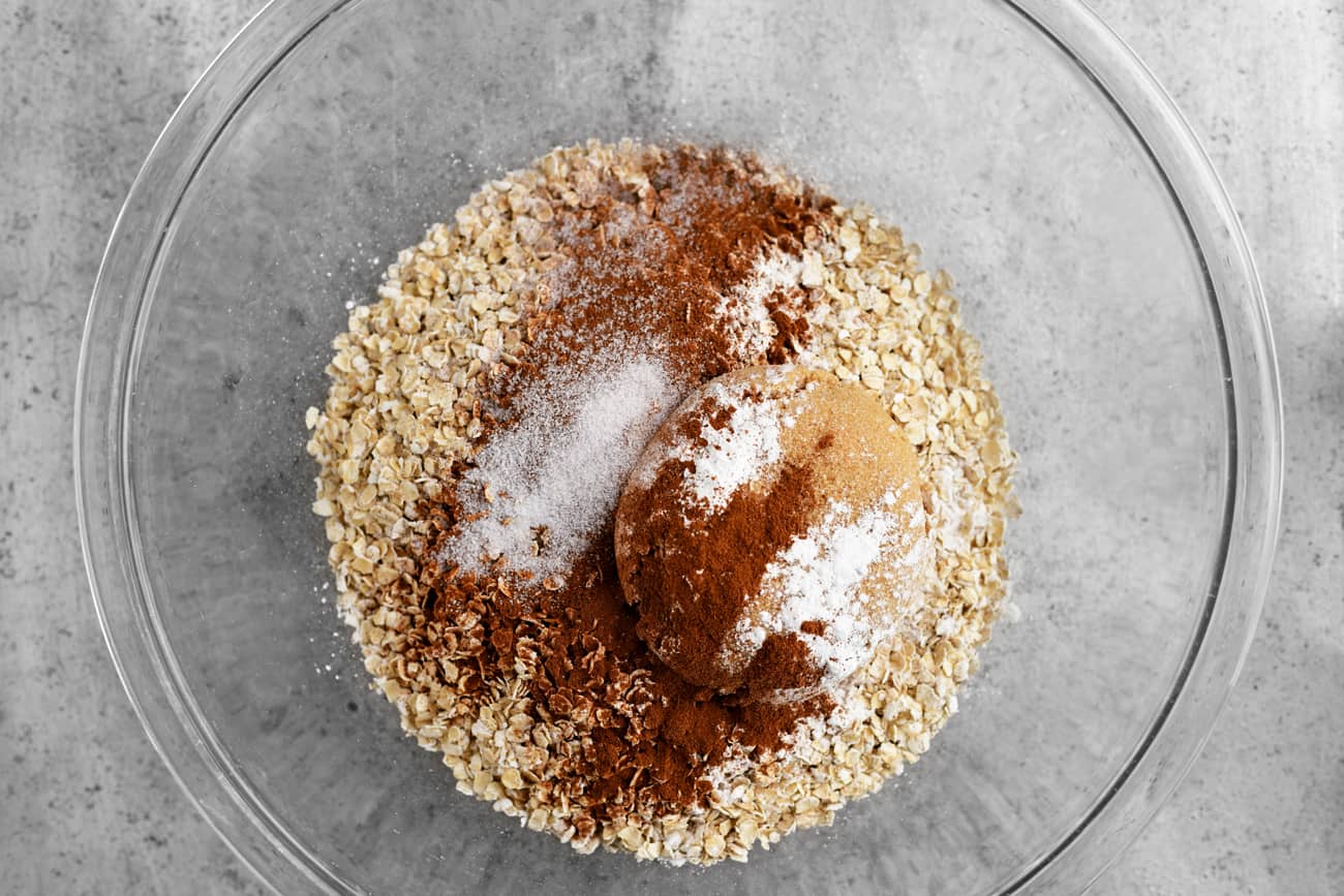oatmeal bake ingredients in a glass bowl