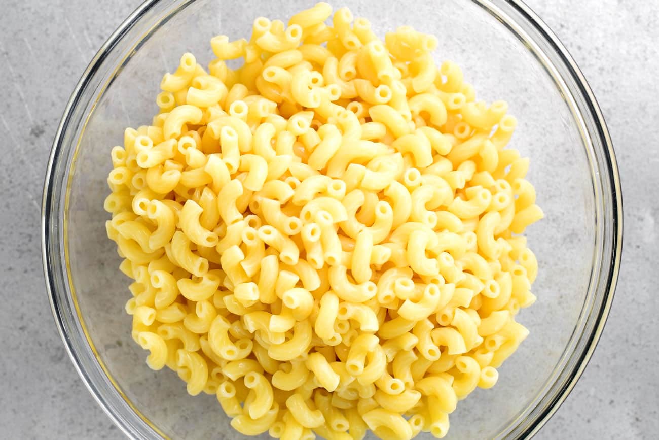 bowl of cooked elbow macaroni