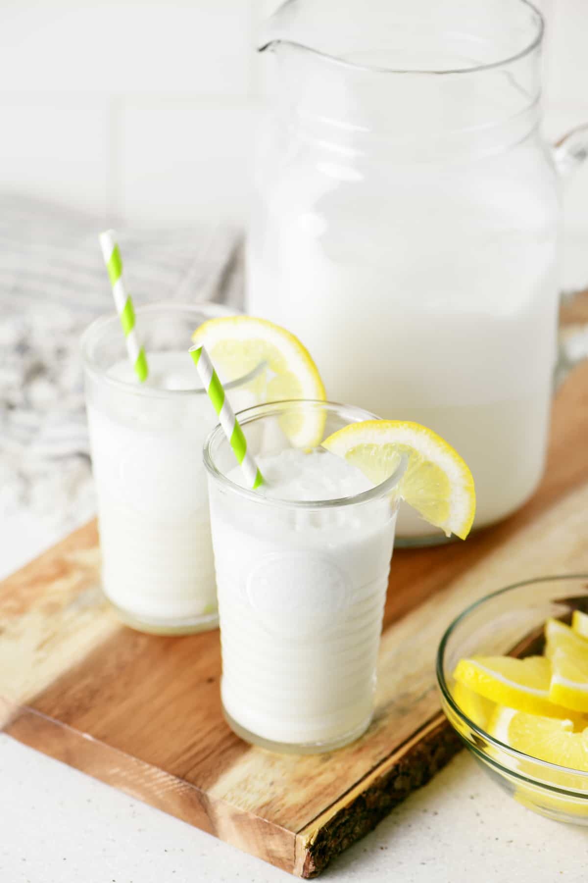 whipped lemonade in two glasses garnished with lemon slices