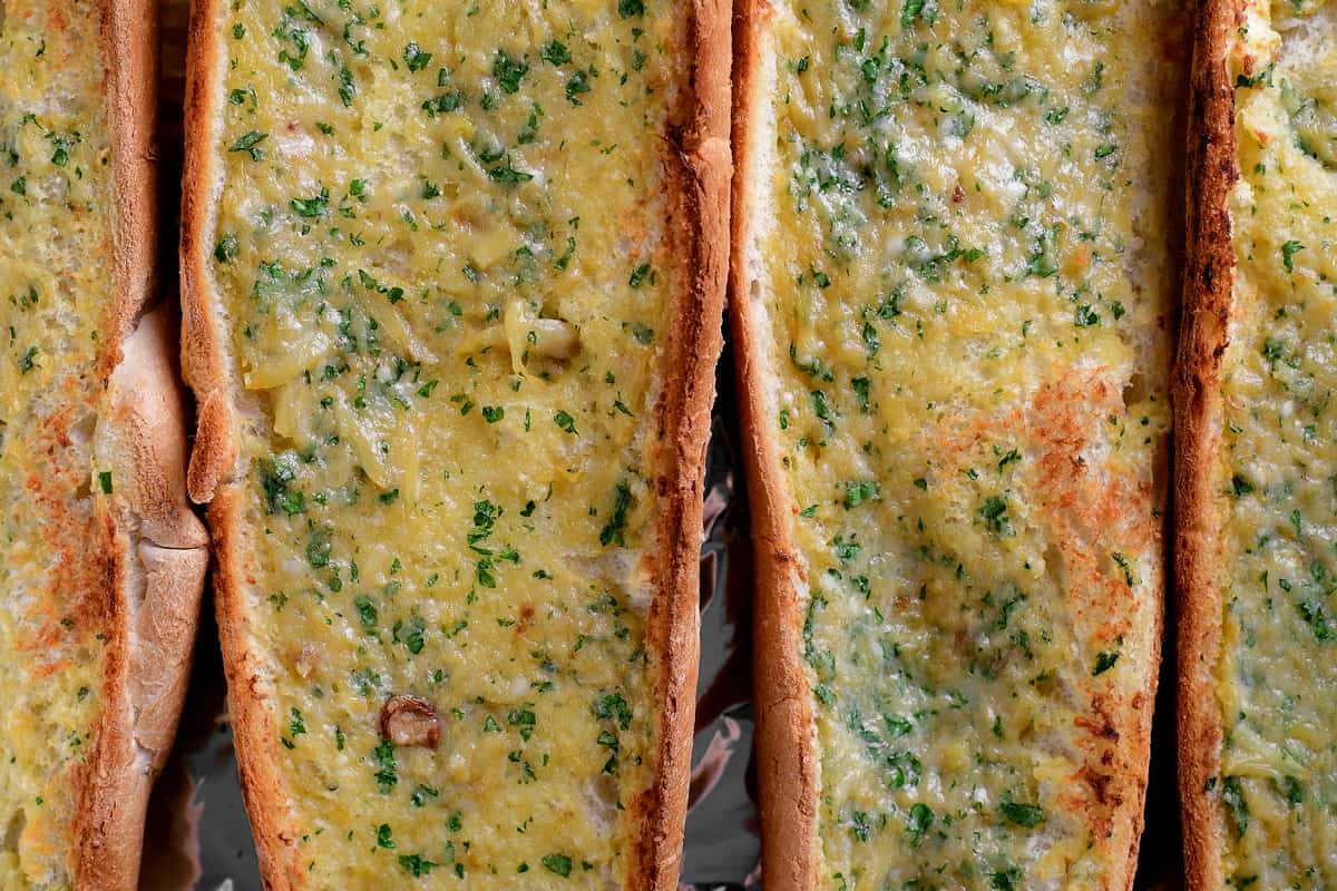 cooked garlic bread