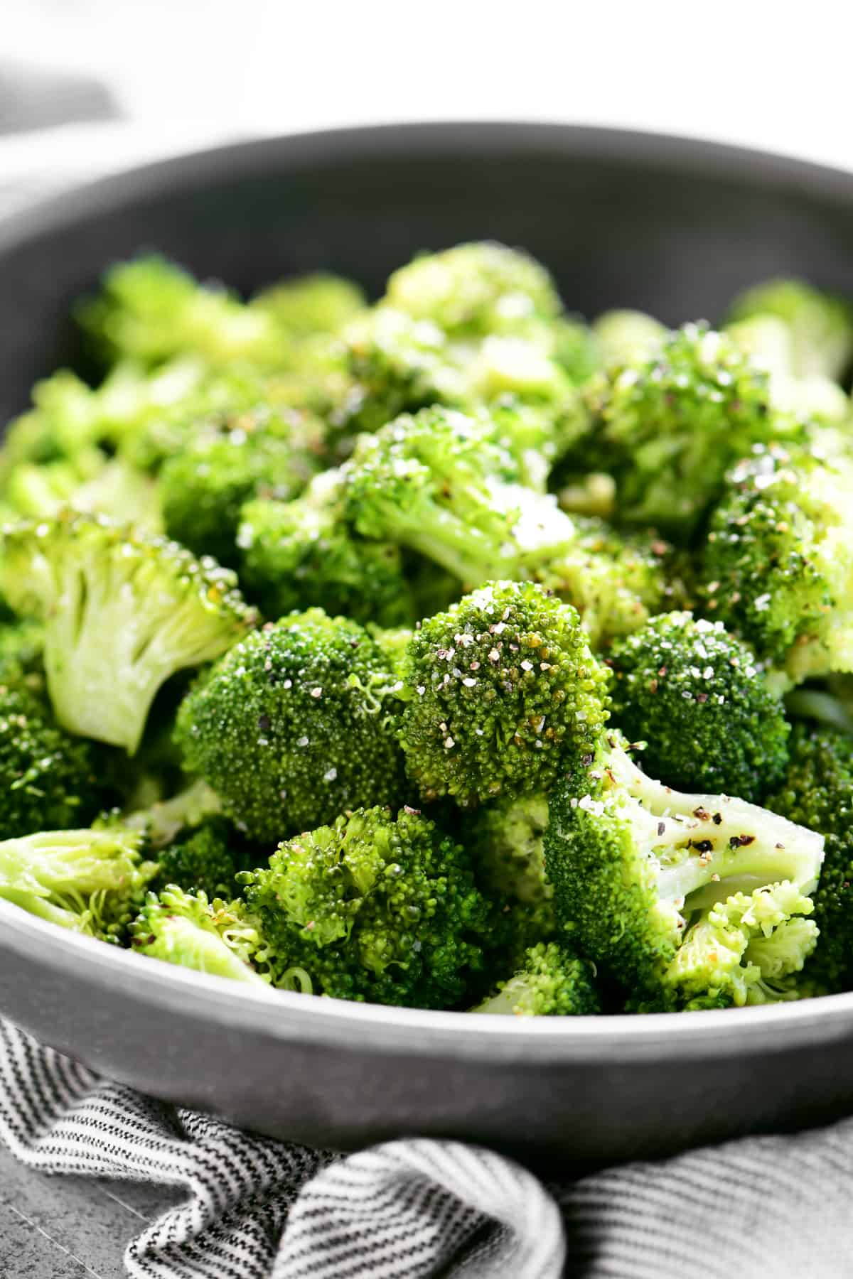 bowl of cooked broccoli