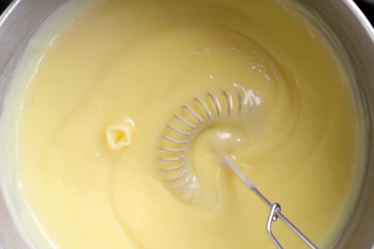 whisk banana cream pie pudding in pot