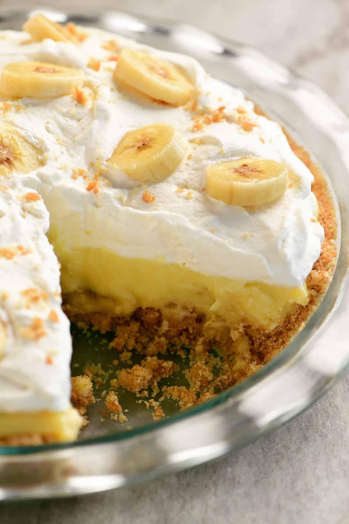 banana cream pie with a slice removed