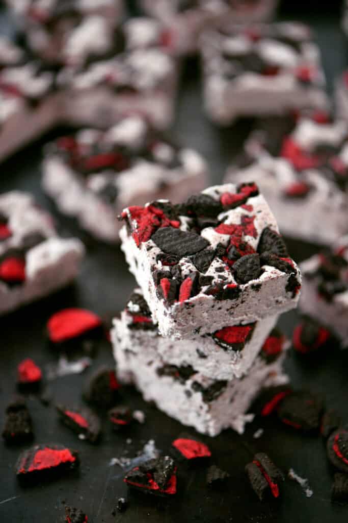 sliced peppermint fudge with oreos.