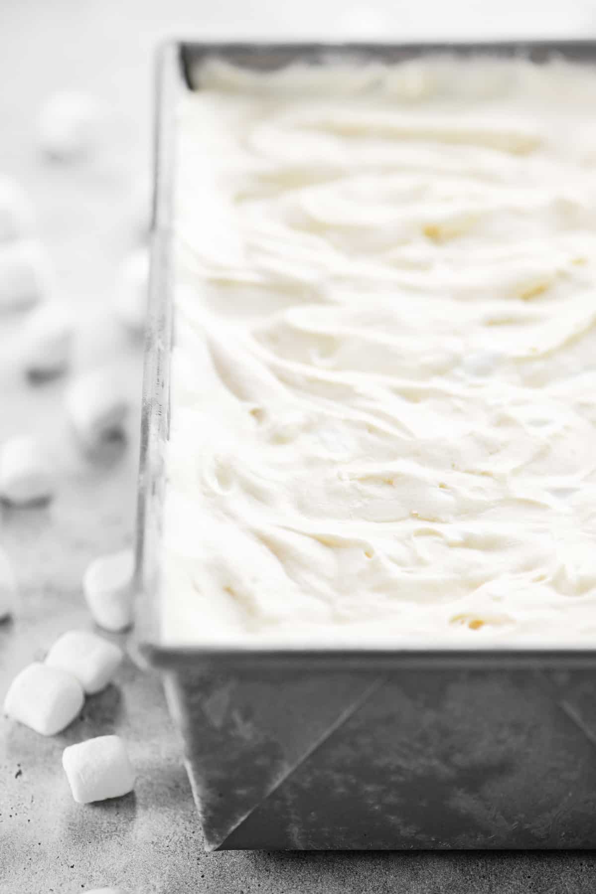 Marshmallow ice cream in a pan.