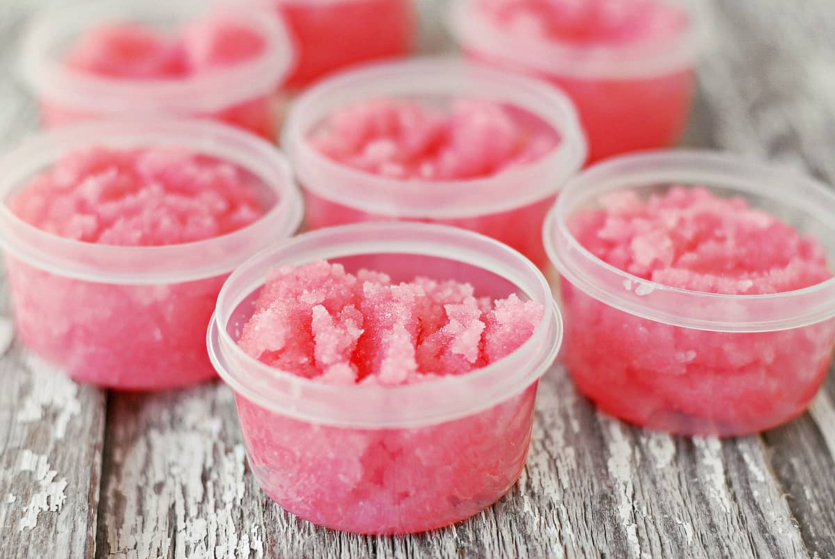 Peppermint sugar scrub in small containers.