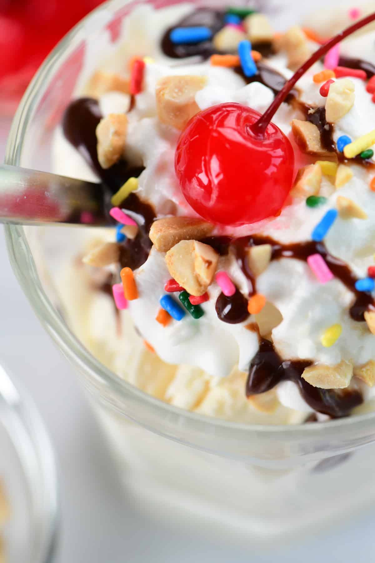 A sundae with toppings.