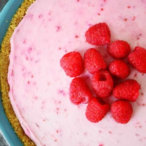 No bake raspberry cheesecake on a blue pie dish.