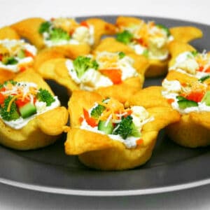 Veggie pizza cups on a serving platter.
