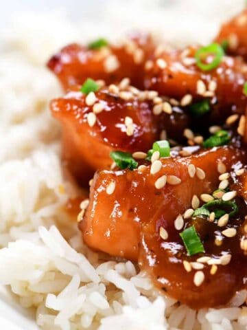 Slow cooker honey sesame chicken with white rice.